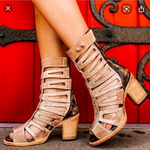 Freebies Lotus Sandal Size 8